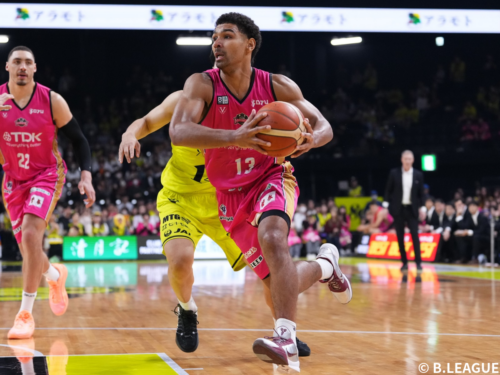 マーク・スミスが残り37秒に決勝レイアップ…秋田が仙台との接戦制しGAME1の雪辱