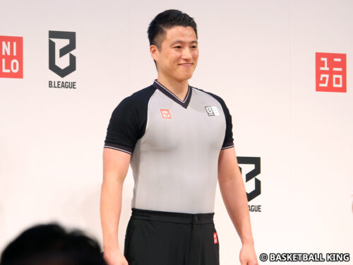 驚異の肉体美に感嘆…ユニクロ製ウェアが審判員にシンデレラフィット「ちなみにサイズは…」