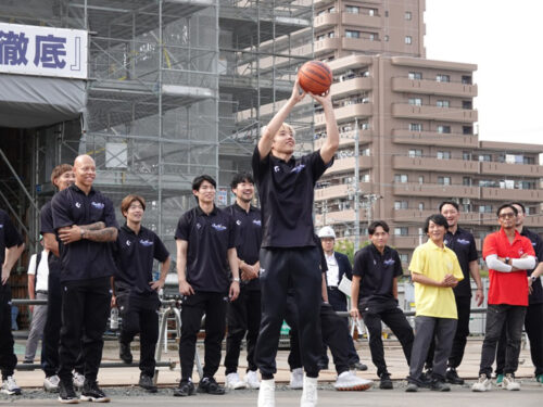 シーホース三河の選手とスタッフが新アリーナ建設地を見学…“夢のアリーナ”2028年秋に開業予定
